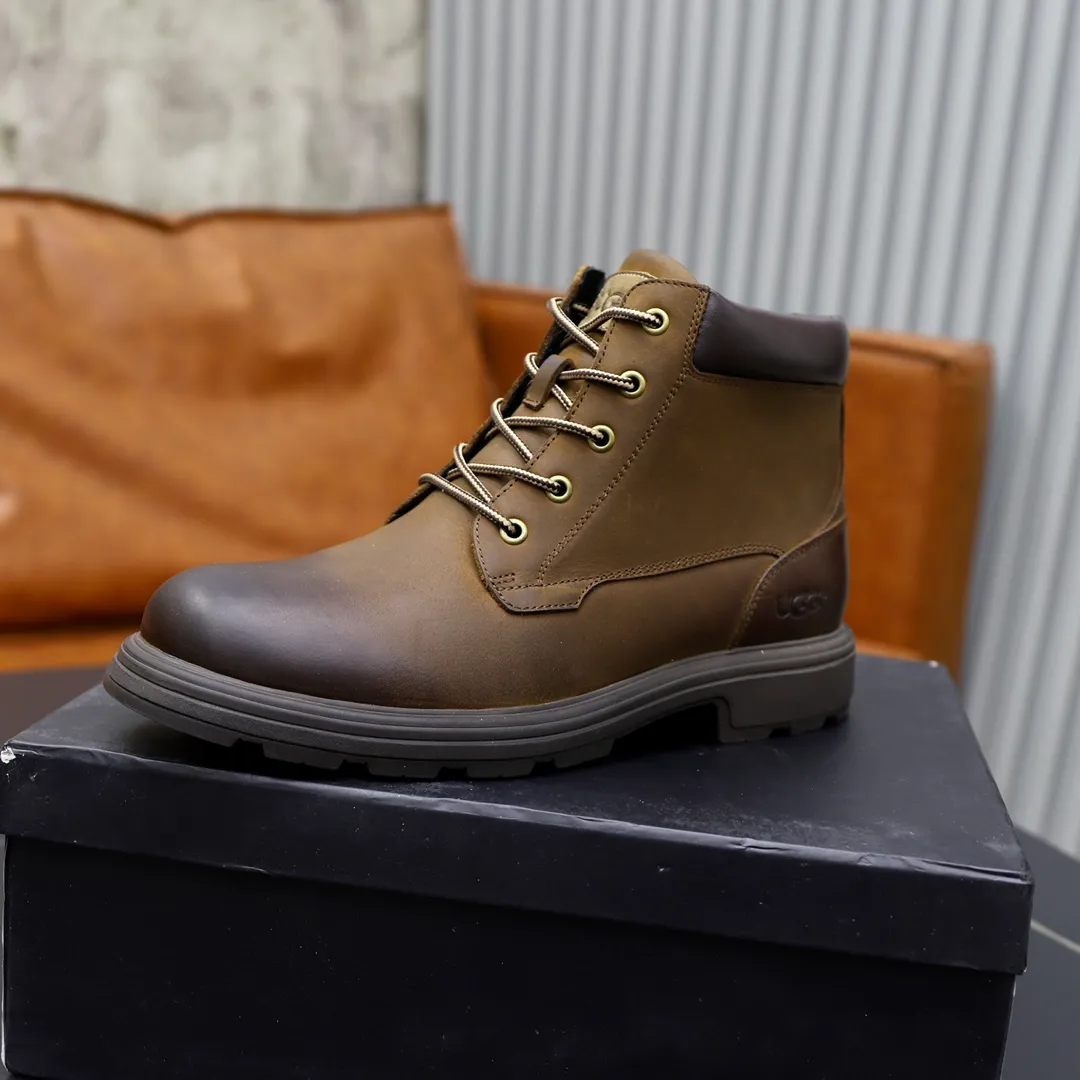 Ex-factory price: 640 thick wool imported from Australia Brand: UGG genuine purchasing agent Size: 39–44 Grade: Official website 1:1 Material: First-layer genuine leather waterproof and anti-freeze upper Real wool lining Original non-slip wear-resistant lightweight soft outsole Style category: Men's casual shoes Trendy style Comfortable on the feet Color: Real picture color